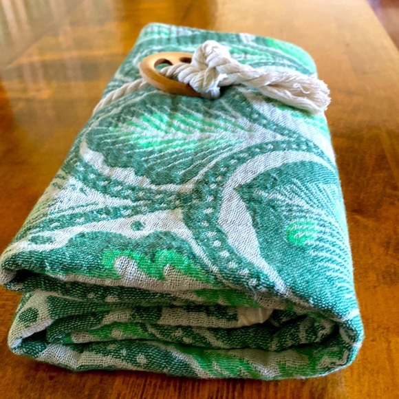 Wrap Clip Faux Wood Keep it Put - Picture 10 of 13